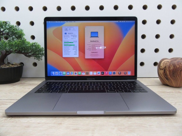 Apple Retina Macbook Pro 13 Touchbar - 2017 - Használt, karcmentes