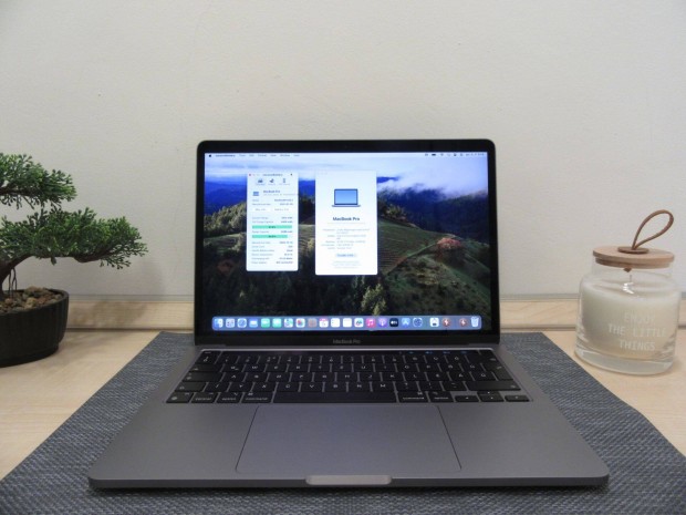 Apple Retina Macbook Pro 13 - 2020 - Hasznlt, karcmentes llapot