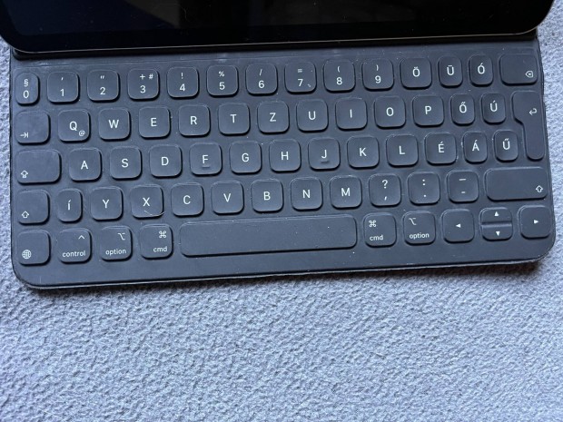 Apple Smart Keyboard magyar billentyzet