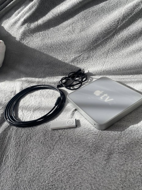 Apple TV 1st gen első generációs fóliás Apple Remote és kábelek 1