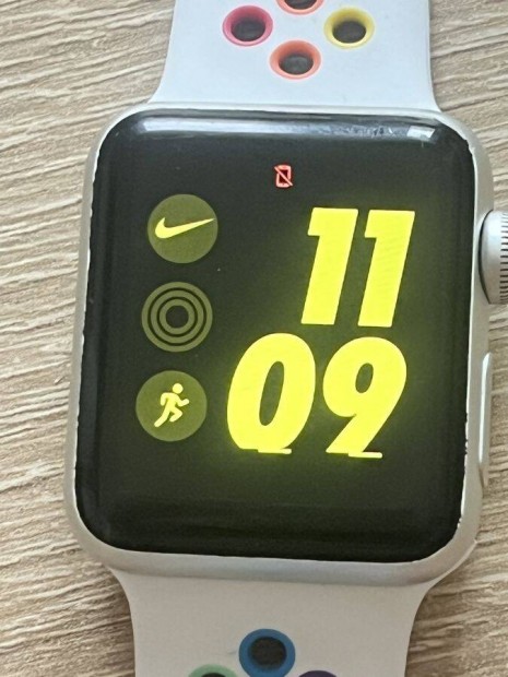 Apple Watch 3 38mm szép állapotban, új akkuval