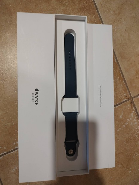 Apple Watch 3 42mm doboz s szj