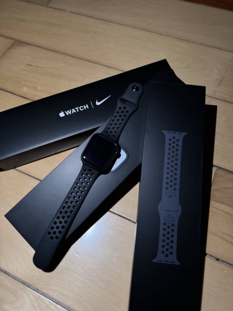 Apple Watch 7 44mm Nike Cellular