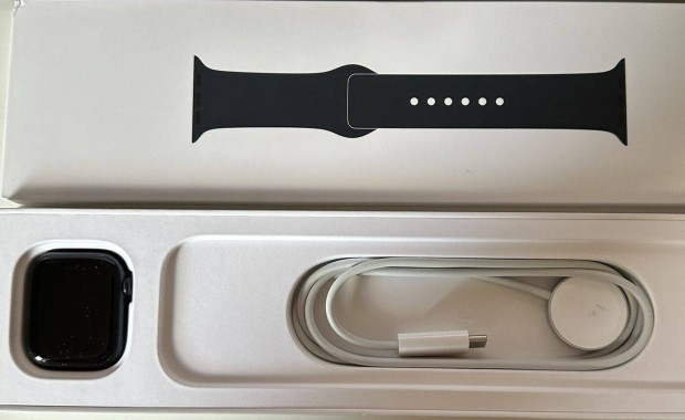 Apple Watch 8 fekete 41 mm