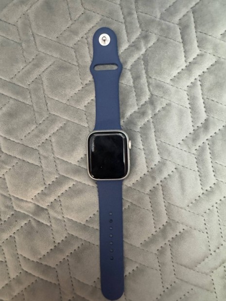 Apple Watch 9 elad