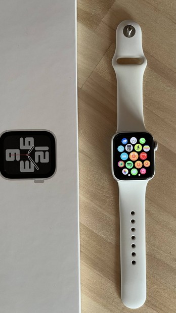 Apple Watch SE 2. GPS 40mm jszer llapotban