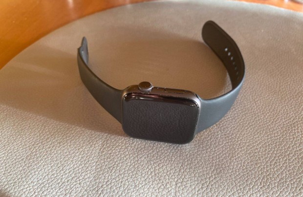 Apple Watch SE 44 mm szp llapot okosra szjjal s tltvel
