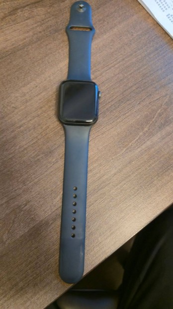 Apple Watch SE 44mm fekete okosra