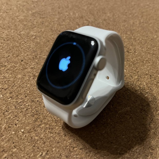 Apple Watch SE GPS 40mm ezst 1. gen.