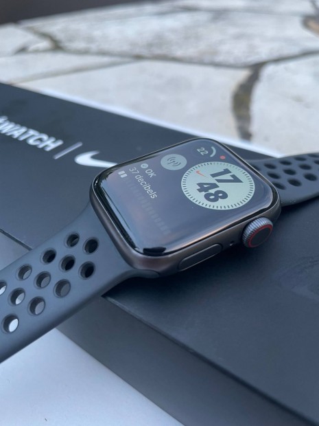 Apple Watch SE Nike 40mm GPS+Cellular