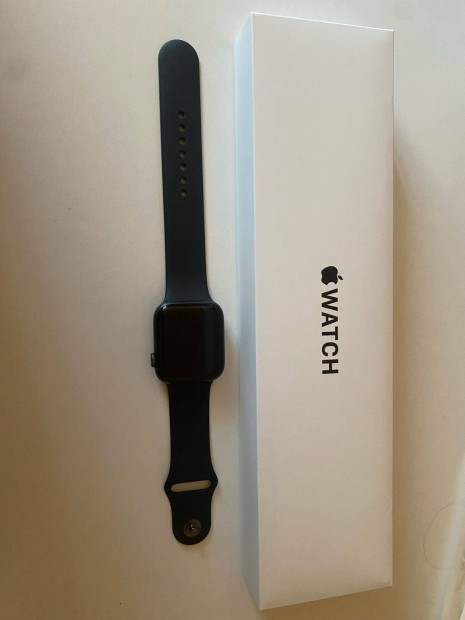 Apple Watch SE (v2) GPS, 44m, sttszrke, jfekete sportszjjal elad