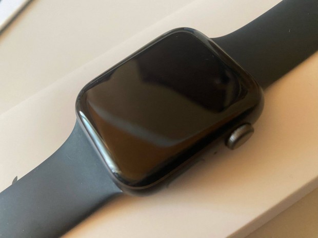 Apple Watch SE (v2) GPS, 44mm karcmentes, jszer llapotban elad