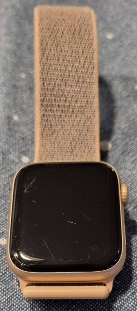 Apple Watch Series 4 Gold GPS 44mm kszlk tartozkokkal