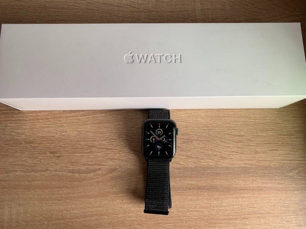 Apple Watch Series 4 (44 mm) A1978 GPS Sapce Gray Aluminium Fix r