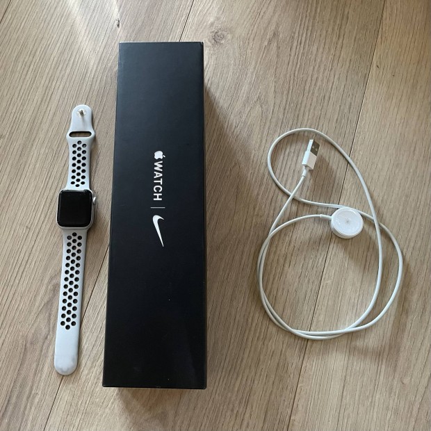 Apple Watch Series 5 32GB 40mm Wifi Nike Edition (ECG/EKG funkcival)