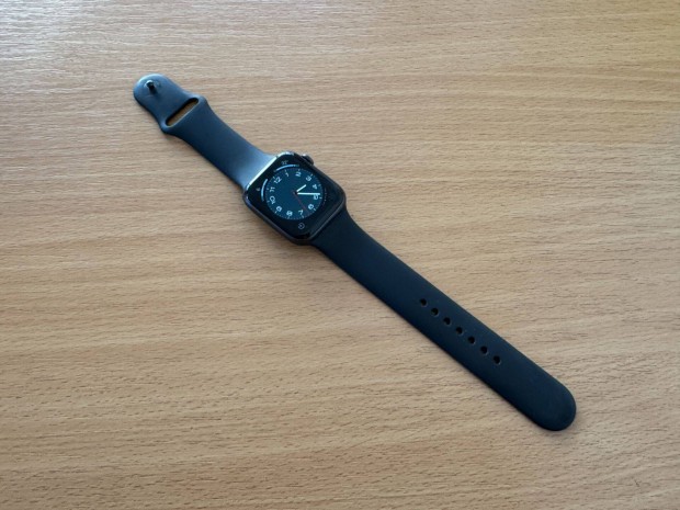 Apple Watch Series 5 44mm Fekete