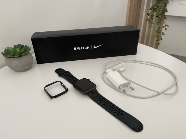 Apple Watch Series 5 44mm Nike