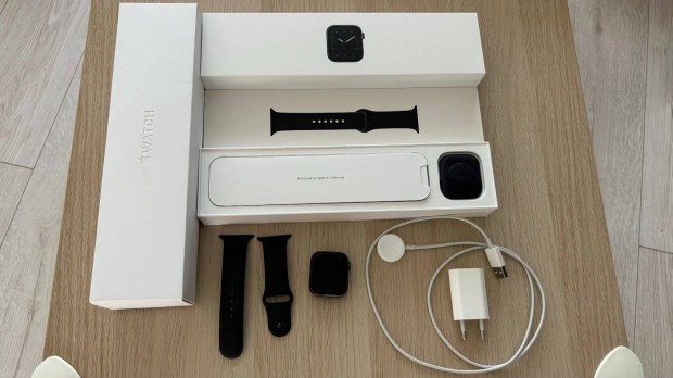 Apple Watch Series 5 44mm, dobozzal, tltvel