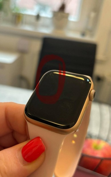 Apple Watch Series 5 - 44 MM - Arany/GOLD