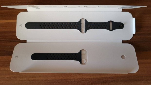 Apple Watch Series 7 45mm Nike sport szj (fekete)