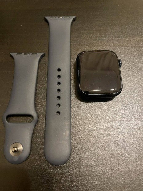 Apple Watch Series 7 (45mm) 100% Aksi