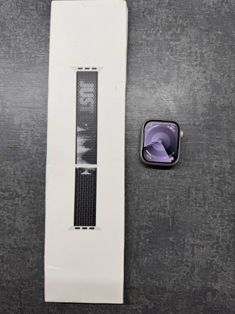 Apple Watch Series 8 45mm Silver - brand New Nike Band 