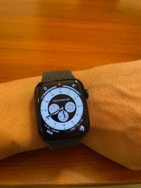 Apple Watch Series 8 45mm jfekete alumniumtok sztt szjjal