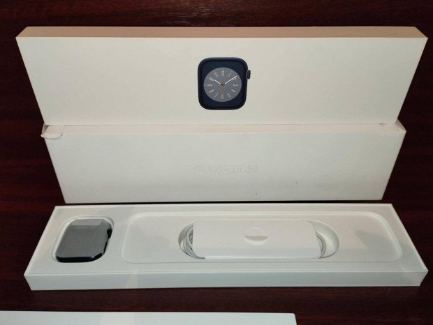 Apple Watch Series 8 GPS 41mm jfekete j