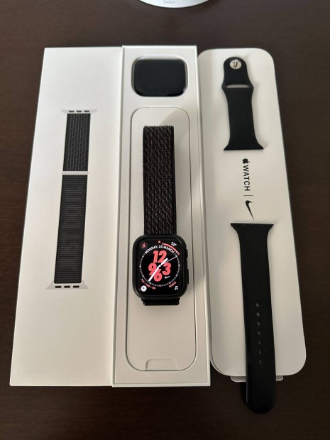 Apple Watch Series 8 GPS + Cellular 45 mm jfekete Nike Edition