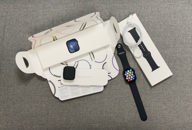 Apple Watch Series 9 45 mm fekete Alumínium