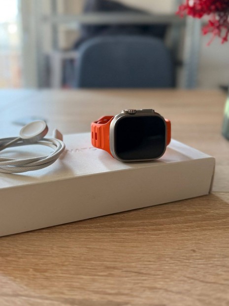 Apple Watch Ultra GPS + LTE, 49 mm, titn tok, fehr cen szj