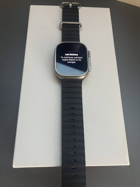 Apple Watch Ultra elad