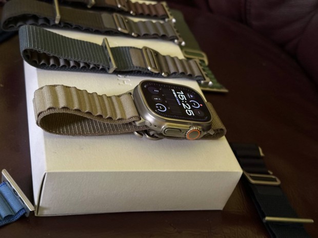 Apple Watch Ultra titn eredeti szinte teljesen j okosra sok szjjal