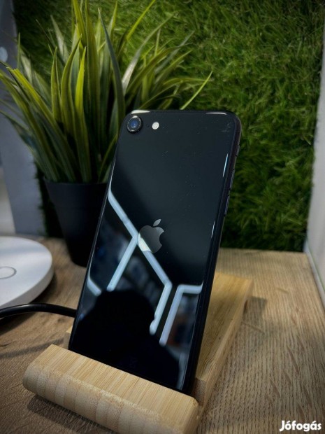 Apple iPhone SE (2022) K�rtyaf�ggetlen 64 GB, 12 h� garancia