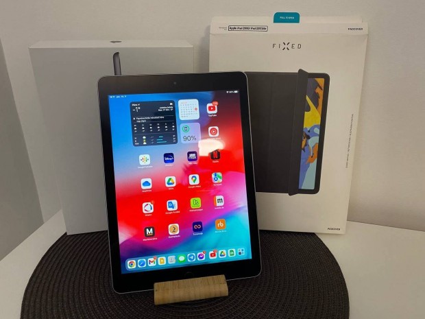 Apple ipad 5 32 GB fekete jszer llapotban mgneses tokkal