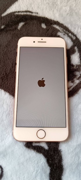 Apple iphon 8 Gold,64GB-os fggetlen okostelefon,j aksival