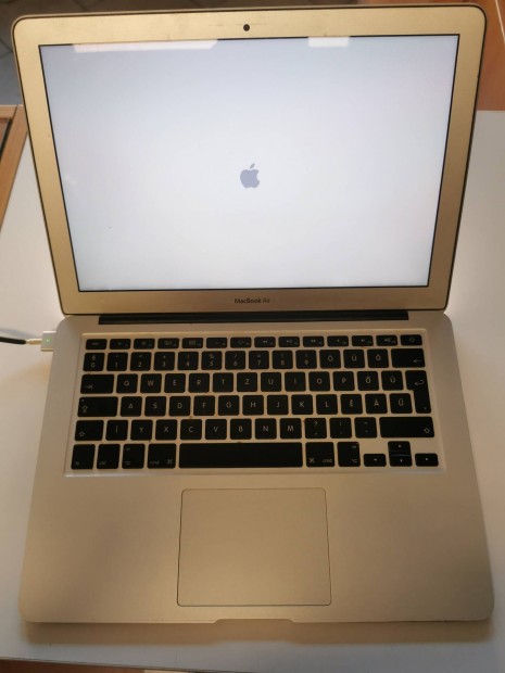 Apple macbook air a1466