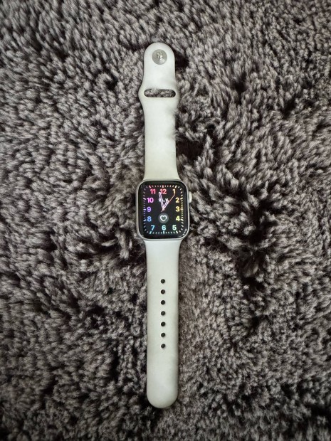 Apple watch 4, 40 mm ezst 