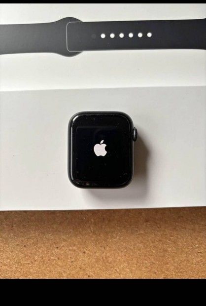 Apple watch 6 gps hibtlan llapotban 