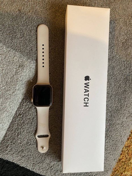 Apple watch SE 44mm Starlight Sport Band