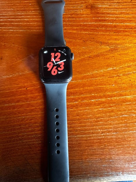 Apple watch se 40mm cellular