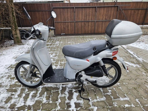 Aprila Scarabeo 4T robog�