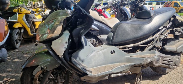 Aprilia Atlantic sprint 500 bontásban