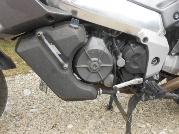Aprilia ETV 1000 Caponord,2006-osról :68000 km-t hasz. motorblokk