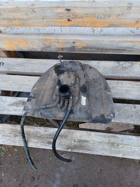 Aprilia Leonardo 125 150 �zemanyag tank szintjelz�vel