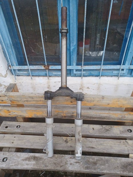 Aprilia Leonardo 250 els teleszkp