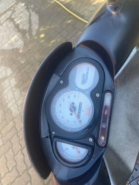 Aprilia SR 2004-es robog� bontodik