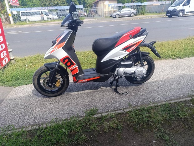 Aprilia SR 50 2t karbis motard