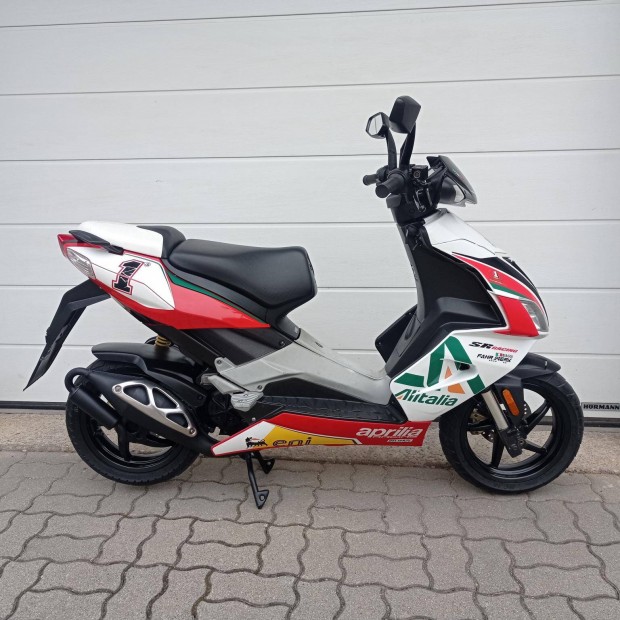 Aprilia SR 50 Factory Max Biaggi Kitn motorral!