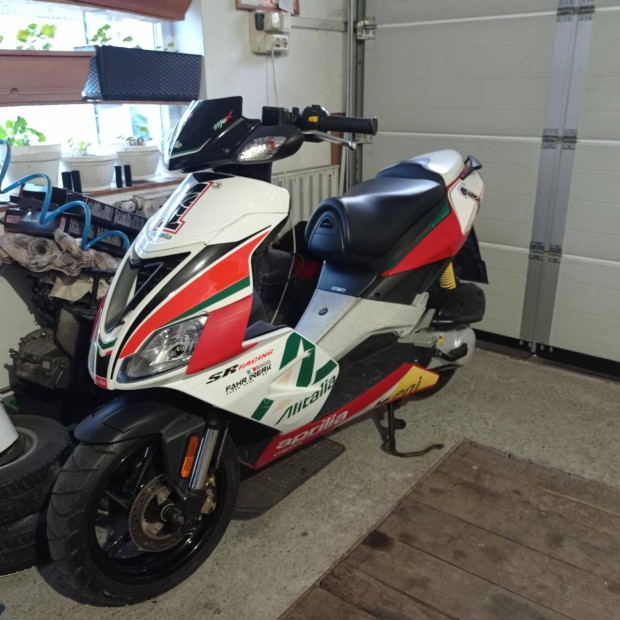 Aprilia SR 50 Factory Max Biaggi Kitn motorral!